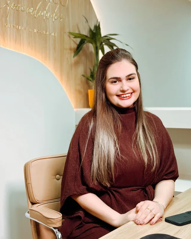 Foto de Isabella, Secretária do CET Especialidades